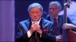 Tony-Bennett-How-Do-You-Keep-The-Music-Playing-Live-2011